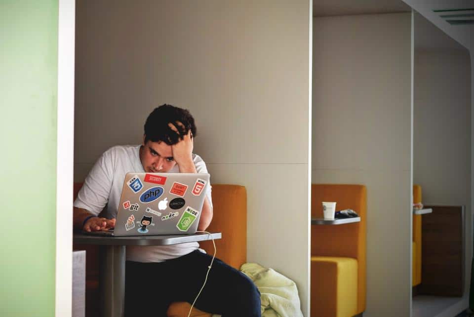 Pourquoi le suivi de la productivité au lieu du temps de travail peut mener au burn-out